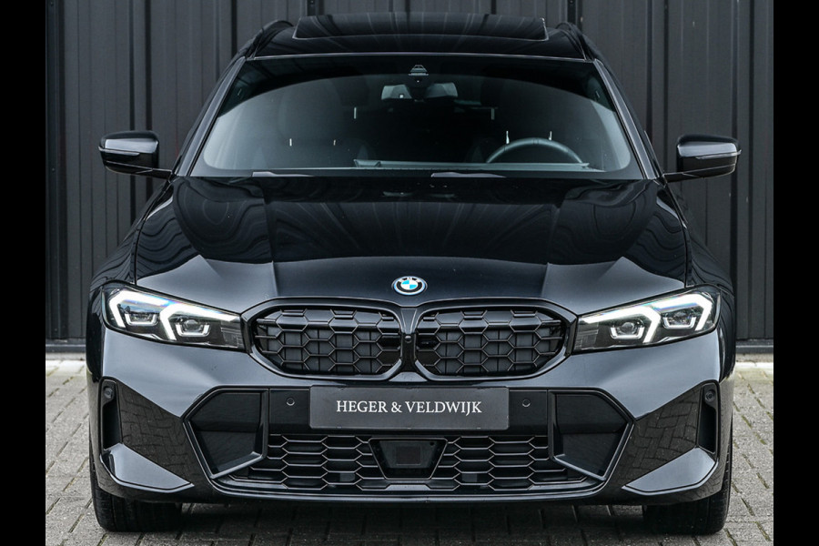 BMW 3 Serie Touring 330e xDrive · M sport · Accu 19,5kWh · Trekhaak · Panoramadak · Active Cruise · Camera · Ambiance interieur ·