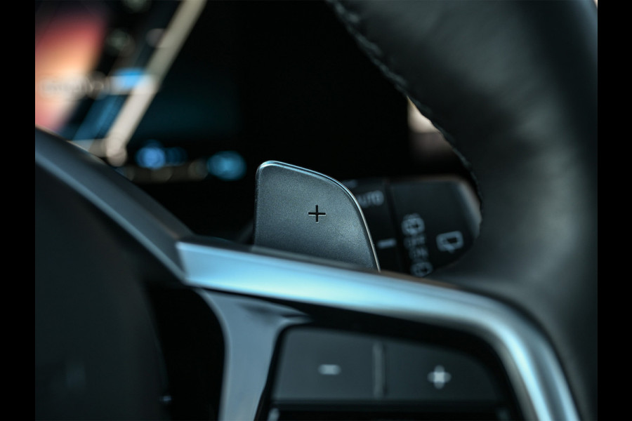 BMW 3 Serie Touring 330e xDrive · M sport · Accu 19,5kWh · Trekhaak · Panoramadak · Active Cruise · Camera · Ambiance interieur ·