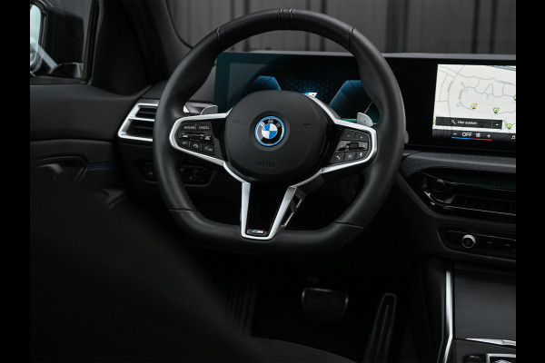 BMW 3 Serie Touring 330e xDrive · M sport · Accu 19,5kWh · Trekhaak · Panoramadak · Active Cruise · Camera · Ambiance interieur ·
