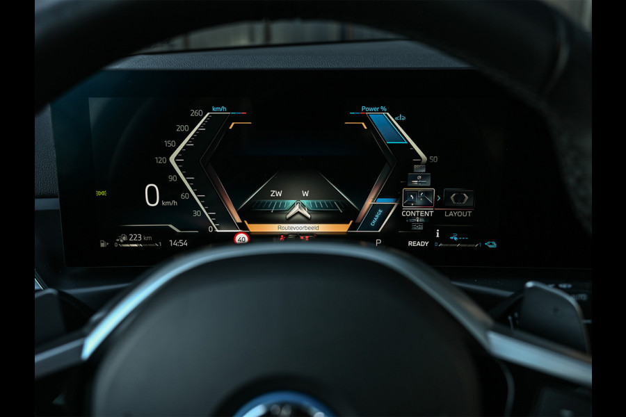 BMW 3 Serie Touring 330e xDrive · M sport · Accu 19,5kWh · Trekhaak · Panoramadak · Active Cruise · Camera · Ambiance interieur ·