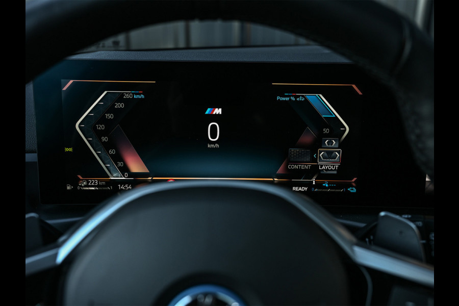 BMW 3 Serie Touring 330e xDrive · M sport · Accu 19,5kWh · Trekhaak · Panoramadak · Active Cruise · Camera · Ambiance interieur ·