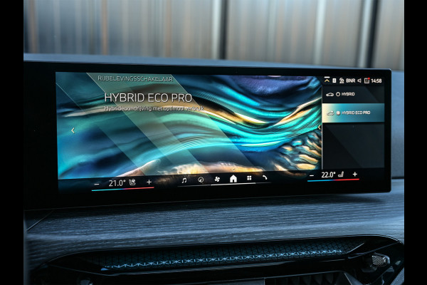 BMW 3 Serie Touring 330e xDrive · M sport · Accu 19,5kWh · Trekhaak · Panoramadak · Active Cruise · Camera · Ambiance interieur ·