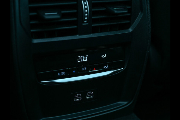 BMW 3 Serie Touring 330e xDrive · M sport · Accu 19,5kWh · Trekhaak · Panoramadak · Active Cruise · Camera · Ambiance interieur ·