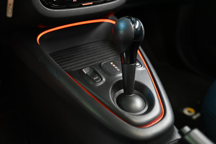 Smart Fortwo cabrio EQ Comfort PLUS - Incl. BTW - Leer - Stoel- en Stuurverwarming - LED Lampen - Achteruitrijcamera