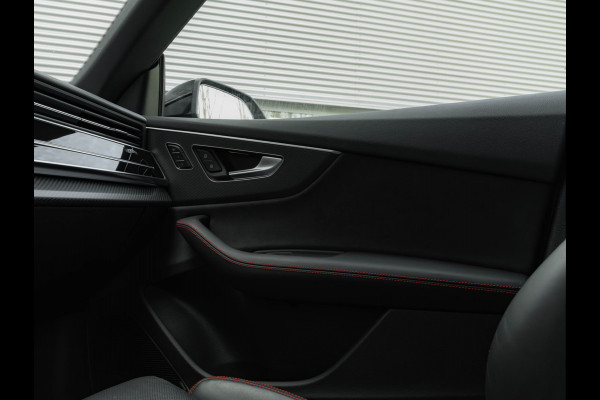 Audi Q8 4.0 TFSI RS Q8 quattro - Pano - Matrix LED - Bang & Olufsen - Trekhaak