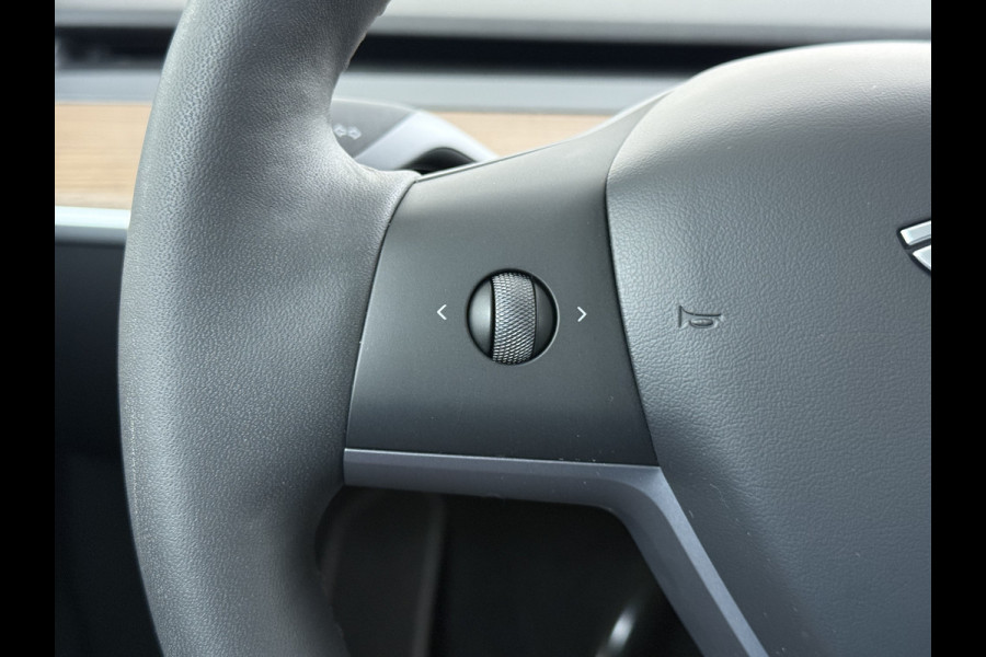 Tesla Model Y Performance AWD 75kWh SOH 95% Warmtepomp Panoramadak Navi Ecc Leder Lmv 21" Keyless Led Elek.Achterklep Memory Stoel+Stuurverwarming AMD-Ryzen­™-Processor 1e Eigenaar Origineel Nederlandse Auto fabrieksgarantie tot 14-12-2027 Batterij en Motorgarantie tot 14-12-2031/192.000km
