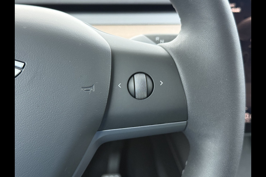 Tesla Model Y Performance AWD 75kWh SOH 95% Warmtepomp Panoramadak Navi Ecc Leder Lmv 21" Keyless Led Elek.Achterklep Memory Stoel+Stuurverwarming AMD-Ryzen­™-Processor 1e Eigenaar Origineel Nederlandse Auto fabrieksgarantie tot 14-12-2027 Batterij en Motorgarantie tot 14-12-2031/192.000km