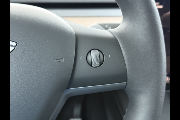 Tesla Model Y Performance AWD 75kWh SOH 95% Warmtepomp Panoramadak Navi Ecc Leder Lmv 21" Keyless Led Elek.Achterklep Memory Stoel+Stuurverwarming AMD-Ryzen­™-Processor 1e Eigenaar Origineel Nederlandse Auto fabrieksgarantie tot 14-12-2027 Batterij en Motorgarantie tot 14-12-2031/192.000km