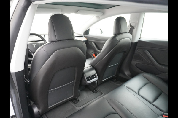 Tesla Model 3 SR+ 60kWh 326PK Trekhaak AutoPilot Premium-Luidsprekers Leer PanoramaDak Adaptive Cruise Lmv 18" Camera's Elektr.-Stuur+Stoelen+ SOH 85% Ecc Navi Led DAB Voorverwarmen interieur via App Keyless One-Pedal-Drive Origineel Nederlandse Auto 1.584KG Trekgewicht 1.000kg.