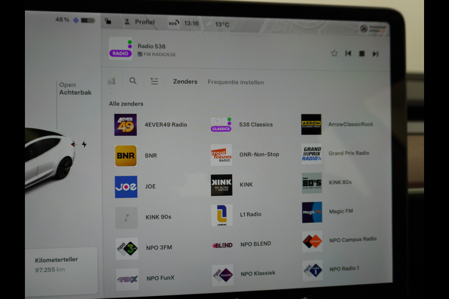 Tesla Model 3 SR+ 60kWh 326PK Trekhaak AutoPilot Premium-Luidsprekers Leer PanoramaDak Adaptive Cruise Lmv 18" Camera's Elektr.-Stuur+Stoelen+ SOH 85% Ecc Navi Led DAB Voorverwarmen interieur via App Keyless One-Pedal-Drive Origineel Nederlandse Auto 1.584KG Trekgewicht 1.000kg.