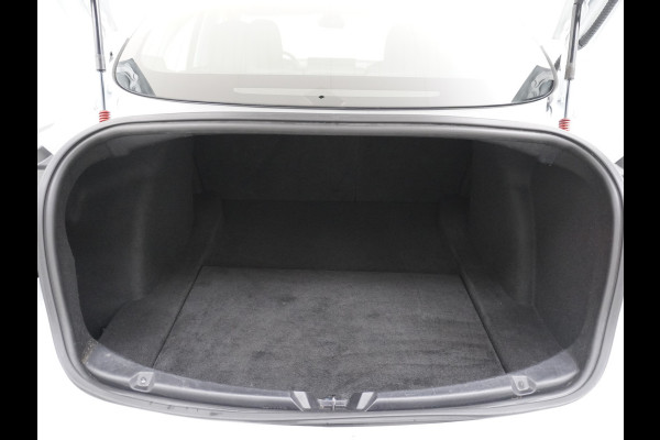 Tesla Model 3 SR+ 60kWh 326PK Trekhaak AutoPilot Premium-Luidsprekers Leer PanoramaDak Adaptive Cruise Lmv 18" Camera's Elektr.-Stuur+Stoelen+ SOH 85% Ecc Navi Led DAB Voorverwarmen interieur via App Keyless One-Pedal-Drive Origineel Nederlandse Auto 1.584KG Trekgewicht 1.000kg.