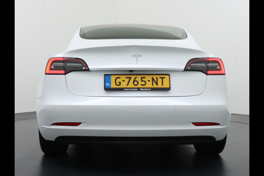 Tesla Model 3 SR+ 60kWh 326PK Trekhaak AutoPilot Premium-Luidsprekers Leer PanoramaDak Adaptive Cruise Lmv 18" Camera's Elektr.-Stuur+Stoelen+ SOH 85% Ecc Navi Led DAB Voorverwarmen interieur via App Keyless One-Pedal-Drive Origineel Nederlandse Auto 1.584KG Trekgewicht 1.000kg.