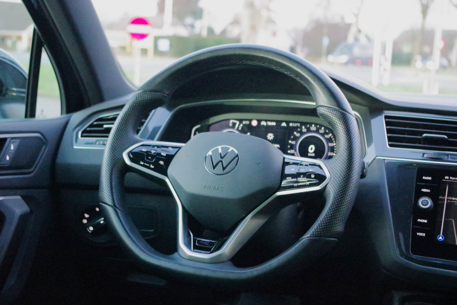 Volkswagen Tiguan 1.4 TSI eHybrid 245 PK R-Line Business+ PHEV, Panoramadak, Adap. Cruise Control, Winterpakket
