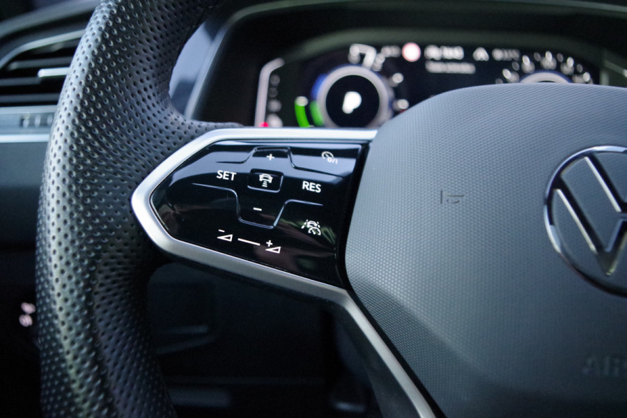 Volkswagen Tiguan 1.4 TSI eHybrid 245 PK R-Line Business+ PHEV, Panoramadak, Adap. Cruise Control, Winterpakket