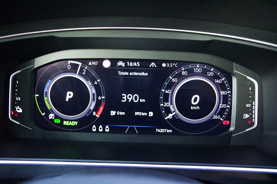 Volkswagen Tiguan 1.4 TSI eHybrid 245 PK R-Line Business+ PHEV, Panoramadak, Adap. Cruise Control, Winterpakket