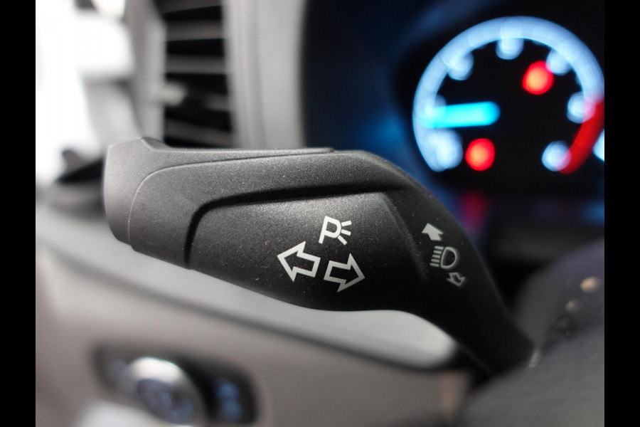 Ford Transit Custom 300 2.0 TDCI L2H1 Trend Navigatie Cruise Control Parkeersenoren Airco Camera Carplay Trekhaak