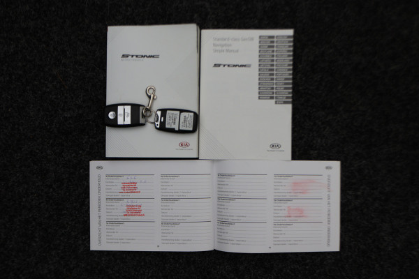 Kia Stonic 1.0 T-GDi MHEV DynamicPlusLine Automaat Two-Tone, Camera, Apple Carplay, Keyless, Climate, PDC