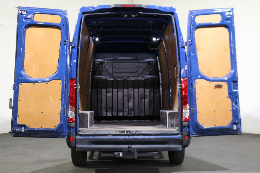 Iveco Daily 35S14 L2 H2 Airco Automaat 3.5T Trekhaak