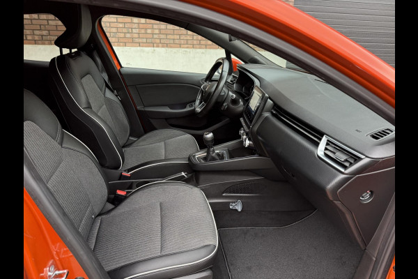 Renault Clio 1.0 TCe Intens / 101 PK / NAVI + Style Pakket / ALL-Season banden / Renault dealer onderhouden / NED-Clio / 1e Eigena