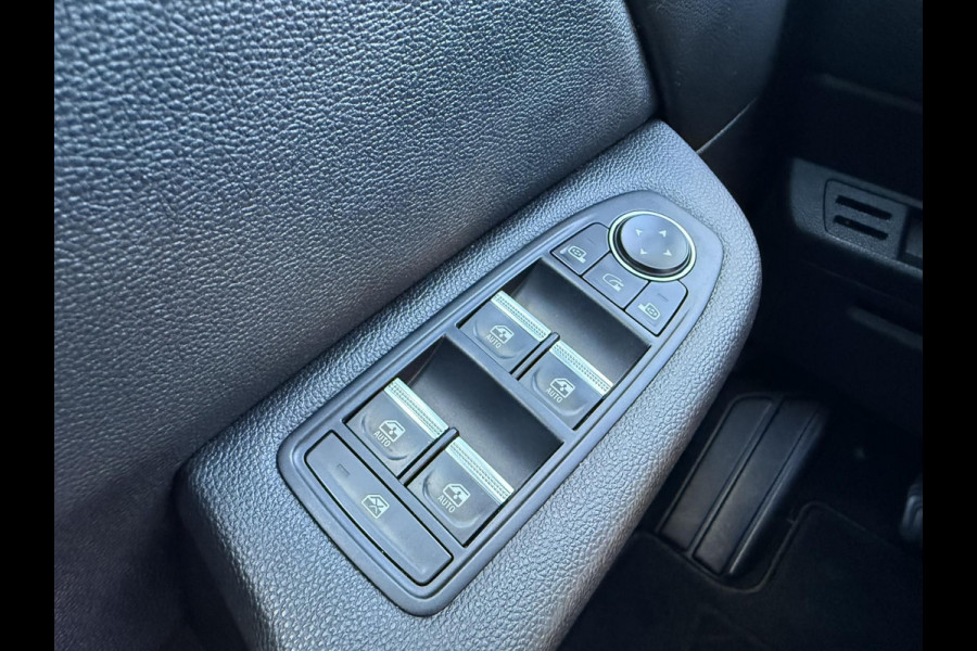 Renault Clio 1.0 TCe Intens / 101 PK / NAVI + Style Pakket / ALL-Season banden / Renault dealer onderhouden / NED-Clio / 1e Eigena