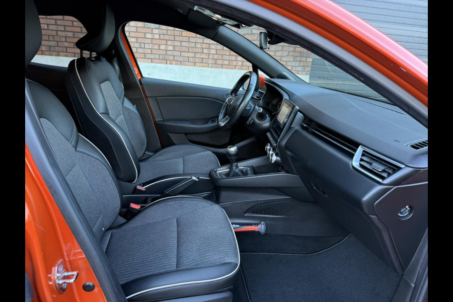 Renault Clio 1.0 TCe Intens / 101 PK / NAVI + Style Pakket / ALL-Season banden / Renault dealer onderhouden / NED-Clio / 1e Eigena