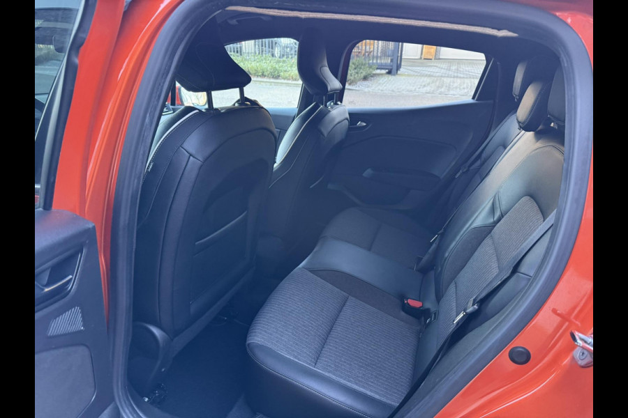 Renault Clio 1.0 TCe Intens / 101 PK / NAVI + Style Pakket / ALL-Season banden / Renault dealer onderhouden / NED-Clio / 1e Eigena