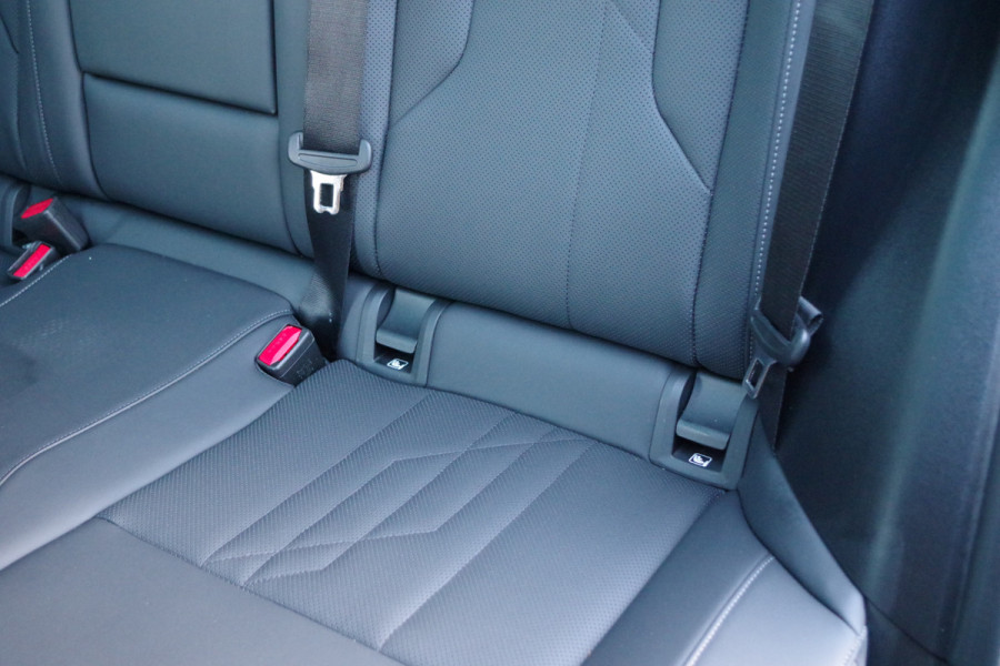 BMW X3 30e xDrive 300 PK M Sport PHEV, Panoramadak, Harman/Kardon, Iconic Glow, 360 Camera