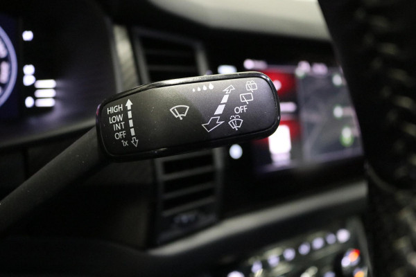 Škoda Kodiaq 1.5 TSI Sportline Business | Panoramadak | Virtual Cockpit | Camera | CANTON | ACC | Carplay | Electr. Stoel | Dodehoeksensoren | ORIG NL | Vol opties |