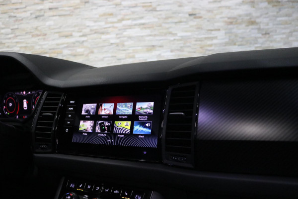 Škoda Kodiaq 1.5 TSI Sportline Business | Panoramadak | Virtual Cockpit | Camera | CANTON | ACC | Carplay | Electr. Stoel | Dodehoeksensoren | ORIG NL | Vol opties |