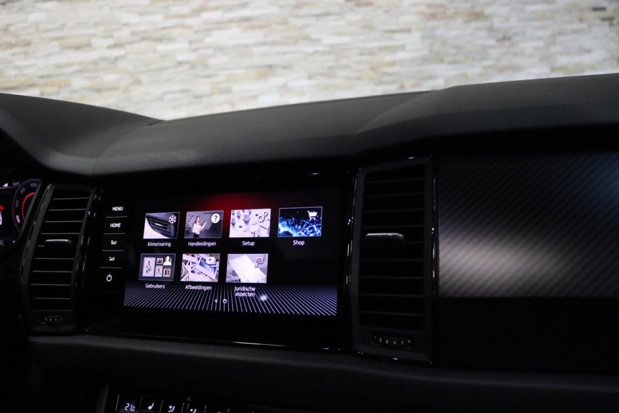 Škoda Kodiaq 1.5 TSI Sportline Business | Panoramadak | Virtual Cockpit | Camera | CANTON | ACC | Carplay | Electr. Stoel | Dodehoeksensoren | ORIG NL | Vol opties |
