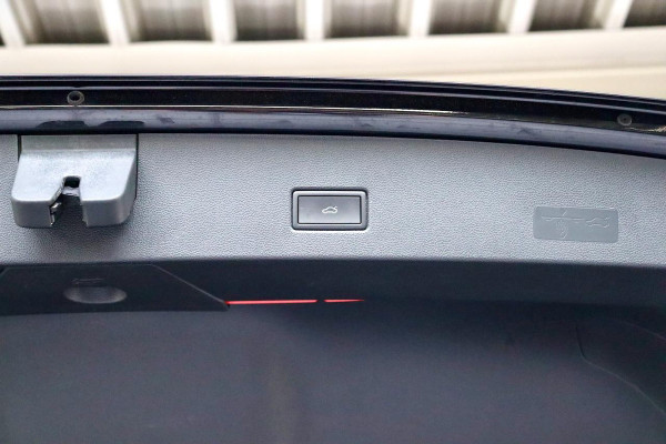 Volkswagen T-Roc 1.5 TSI R-Line Ed PANO|IQ|Digitaal Dash|VOL