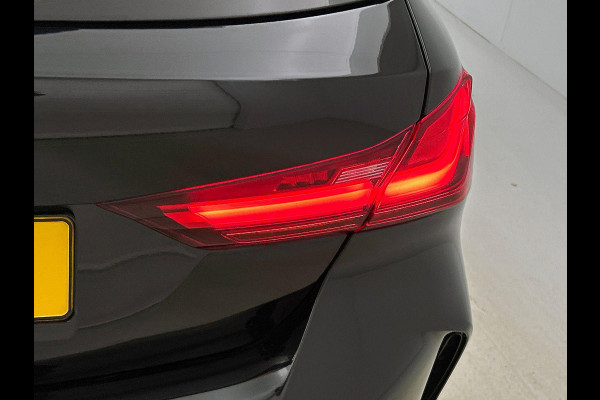 BMW 1-serie 118i High Executive M-SPORT | BLACK-LINE | HEAD-UP | HARMAN KARDON