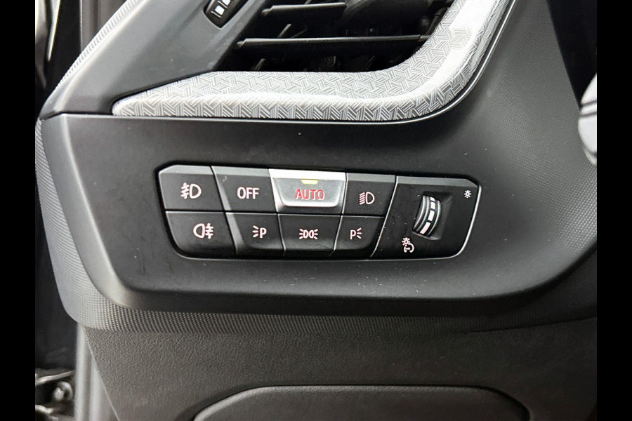 BMW 1-serie 118i High Executive M-SPORT | BLACK-LINE | HEAD-UP | HARMAN KARDON