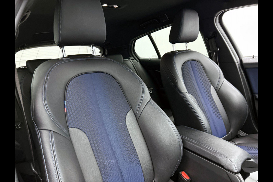 BMW 1-serie 118i High Executive M-SPORT | BLACK-LINE | HEAD-UP | HARMAN KARDON