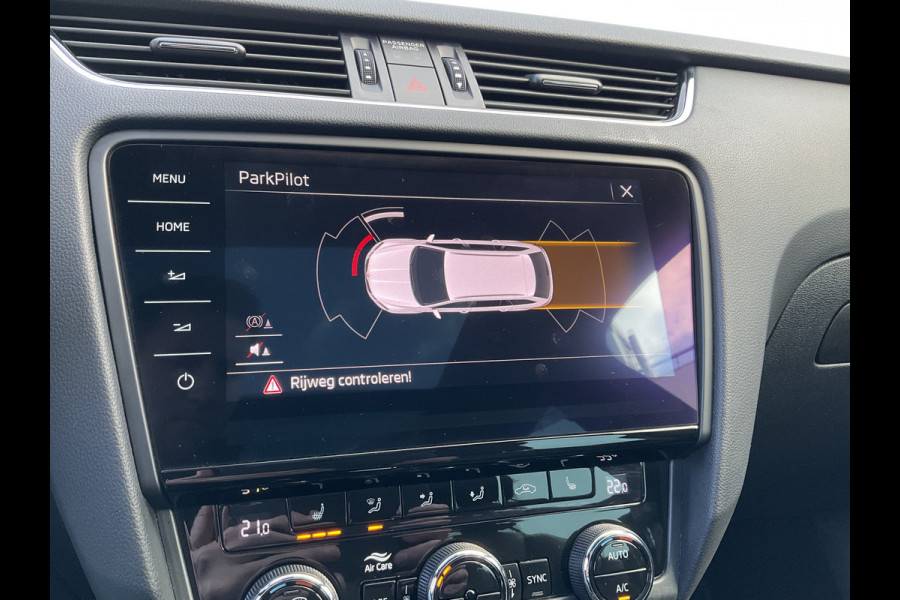 Škoda Octavia Combi 1.5 TSI Au7 Leer Panodak Trekhaak Stoelverw. Carplay Greentech Business Edition Plus
