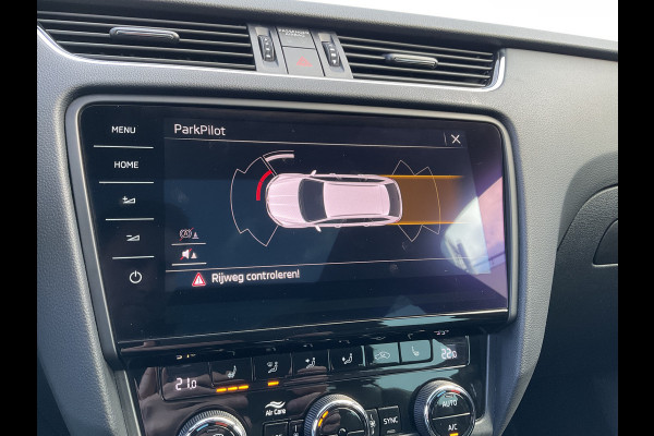 Škoda Octavia Combi 1.5 TSI Au7 Leer Panodak Trekhaak Stoelverw. Carplay Greentech Business Edition Plus
