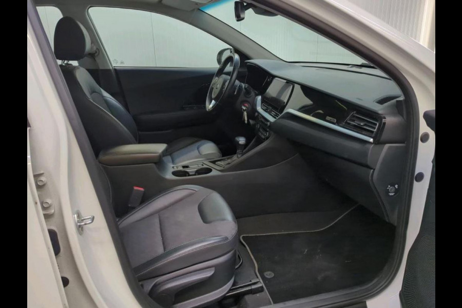 Kia Niro 1.6 GDi Hybrid ExecutiveLine / Schuifdak / Trekhaak / Navigatie / Airco-ecc./ 1/2Leder / Radio multimedia / Apk 10-2027