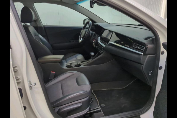 Kia Niro 1.6 GDi Hybrid ExecutiveLine / Schuifdak / Trekhaak / Navigatie / Airco-ecc./ 1/2Leder / Radio multimedia / Apk 10-2027