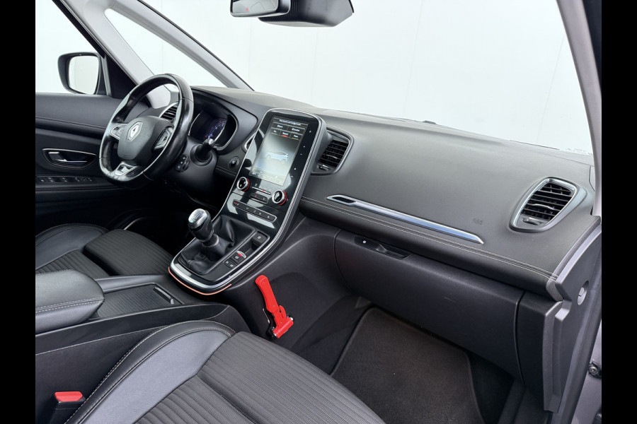 Renault Scénic 1.3TCe 141PK 3D-Navi Camera Lmv 20" Bose®-Sound Trekhaak Ecc Cruise Control Pdc Apple Carplay/Android Keyless Stoelverwarming+Massage Multi-Sense Led Regen-Lichtsensor Parkeer assistent Zeer complete Scenic, vanaf 2020 door ons onderhouden!