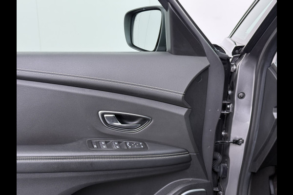 Renault Scénic 1.3TCe 141PK 3D-Navi Camera Lmv 20" Bose®-Sound Trekhaak Ecc Cruise Control Pdc Apple Carplay/Android Keyless Stoelverwarming+Massage Multi-Sense Led Regen-Lichtsensor Parkeer assistent Zeer complete Scenic, vanaf 2020 door ons onderhouden!