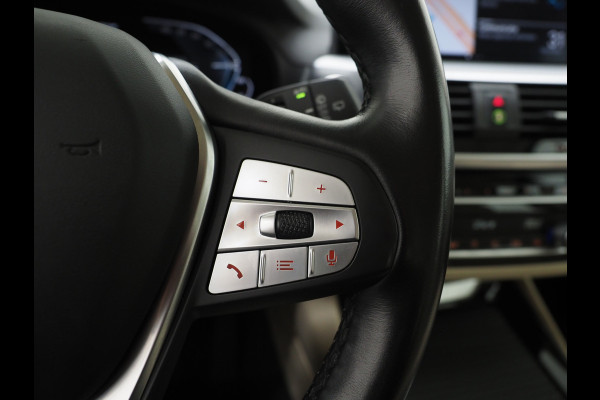 BMW X3 xDrive30e 292PK | Sportstoelen | Leder | Camera | Virtual | Stoelverwarming | DAB | Carplay