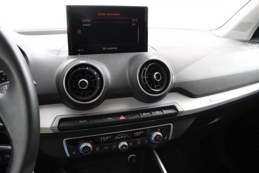 Audi Q2 35 TFSI 150pk Automaat Sport Prestige Plus Audi Q2 35 TFSI 150pk S-Tronic Sport Prestige Plus | Navigatie | Apple Carplay / Android Auto | Climate Control | Adaptive Cruise Control | Dab | Stoelverwarming | LMV 17"