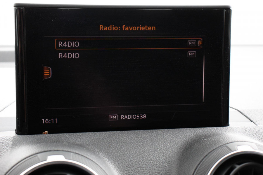 Audi Q2 35 TFSI 150pk Automaat Sport Prestige Plus Audi Q2 35 TFSI 150pk S-Tronic Sport Prestige Plus | Navigatie | Apple Carplay / Android Auto | Climate Control | Adaptive Cruise Control | Dab | Stoelverwarming | LMV 17"