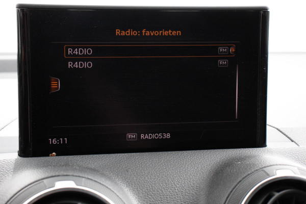 Audi Q2 35 TFSI 150pk Automaat Sport Prestige Plus Audi Q2 35 TFSI 150pk S-Tronic Sport Prestige Plus | Navigatie | Apple Carplay / Android Auto | Climate Control | Adaptive Cruise Control | Dab | Stoelverwarming | LMV 17"