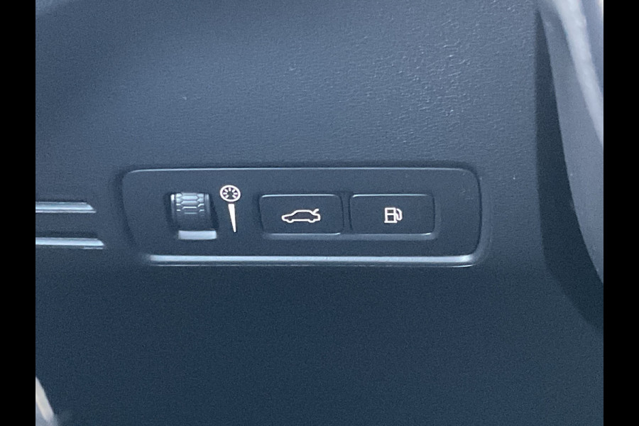 Volvo XC40 1.5 T5 262pk Recharge R-Design 360° HK Pano Trekhaak Stoel/Stuurverw. PHEV