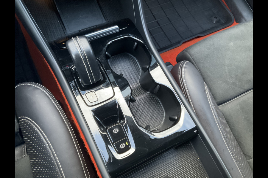 Volvo XC40 1.5 T5 262pk Recharge R-Design 360° HK Pano Trekhaak Stoel/Stuurverw. PHEV