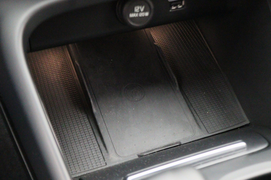 Volvo XC40 1.5 T4 Plug-in hybrid Core Bright Camera, Apple Carplay, Stuurverw., Keyless, Trekhaak