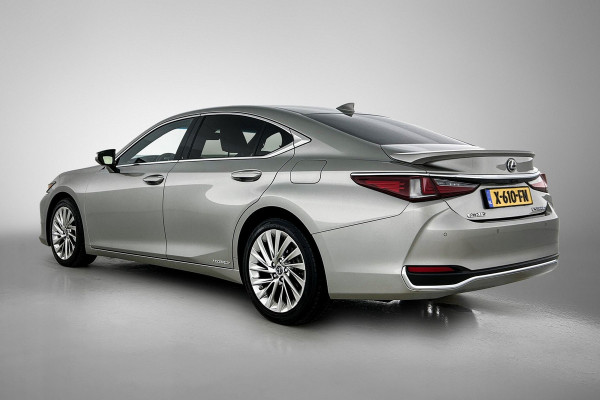 Lexus ES 300h President Line(Perfect onderH, Panorama, Stoel VerW+ Koeling, StuurV, Camera, PDC, Etc)