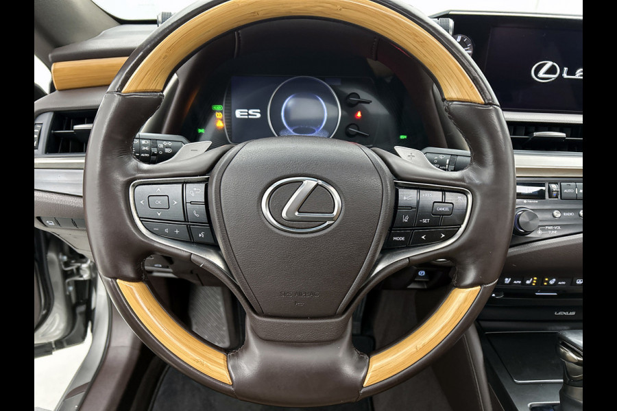 Lexus ES 300h President Line(Perfect onderH, Panorama, Stoel VerW+ Koeling, StuurV, Camera, PDC, Etc)