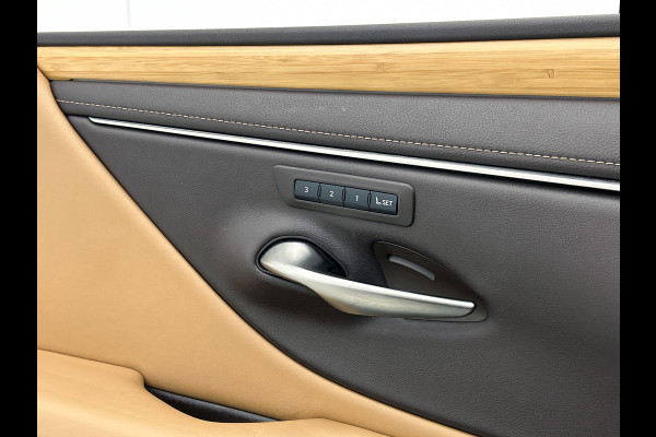 Lexus ES 300h President Line(Perfect onderH, Panorama, Stoel VerW+ Koeling, StuurV, Camera, PDC, Etc)
